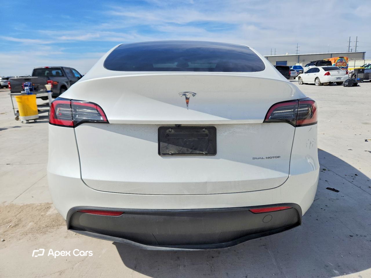 Tesla Model Y 2025