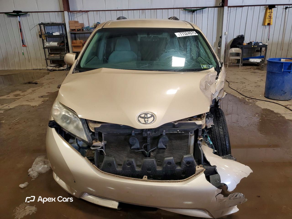 Toyota Sienna 2011