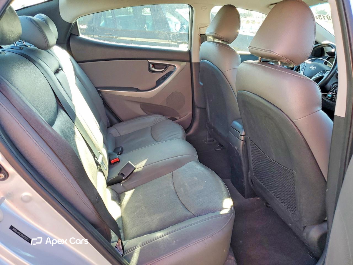 Hyundai Elantra 2011