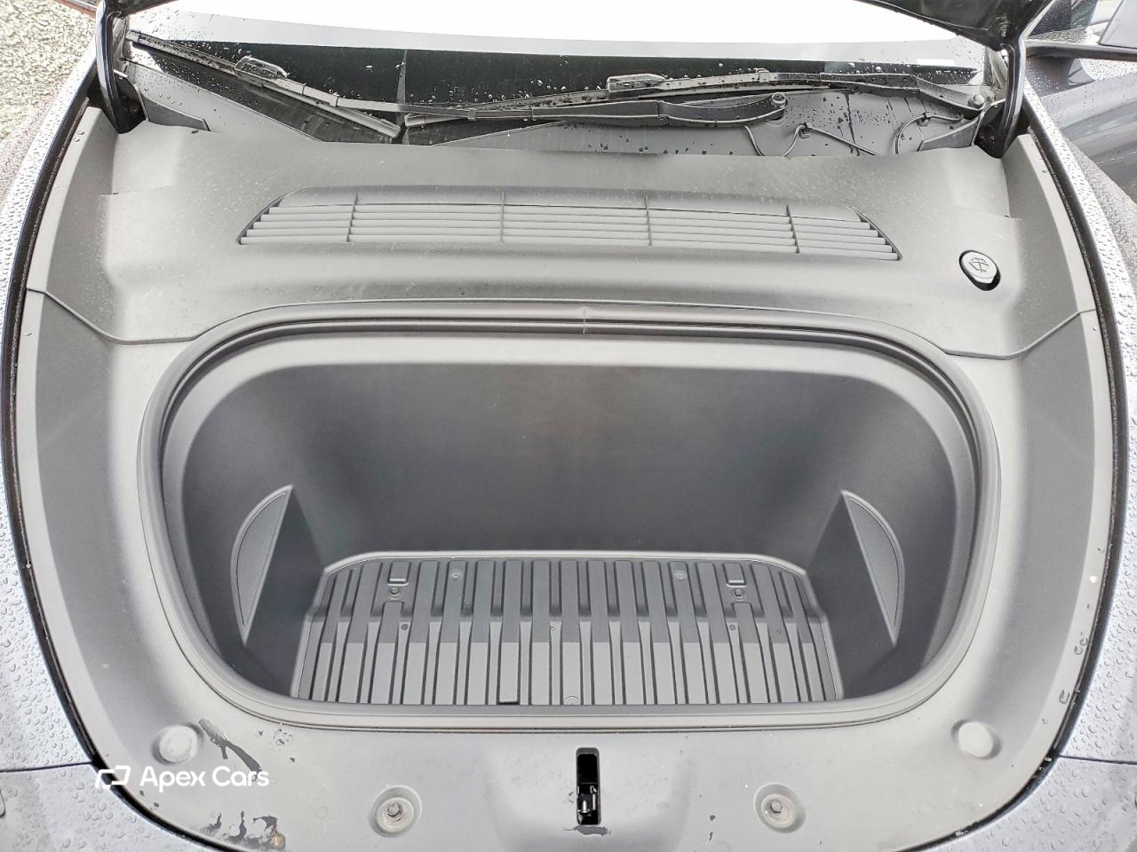 Tesla Model Y 2025