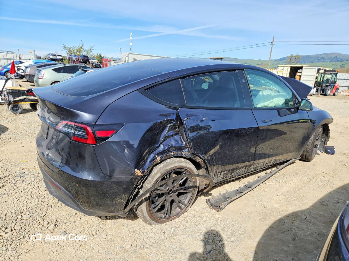 Tesla Model Y 2025