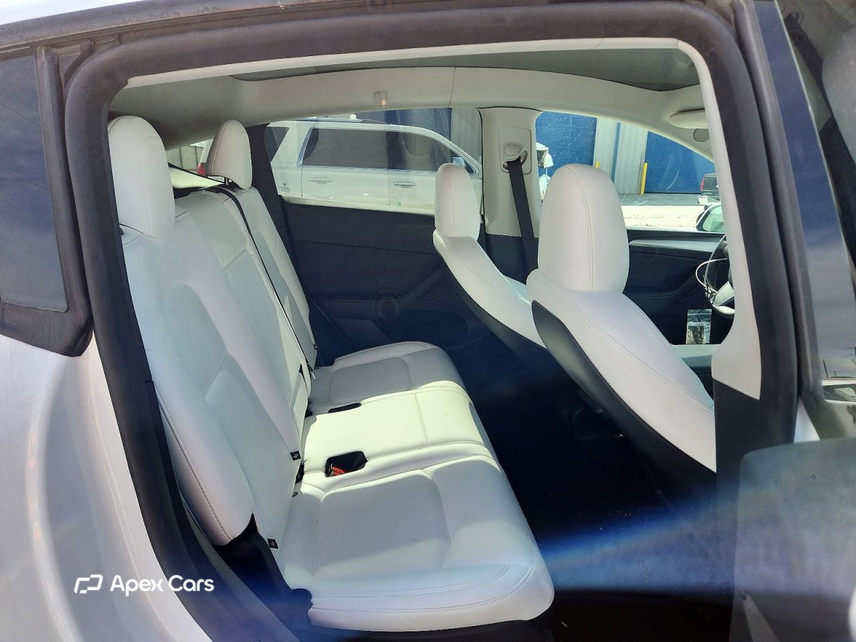 Tesla Model Y 2025