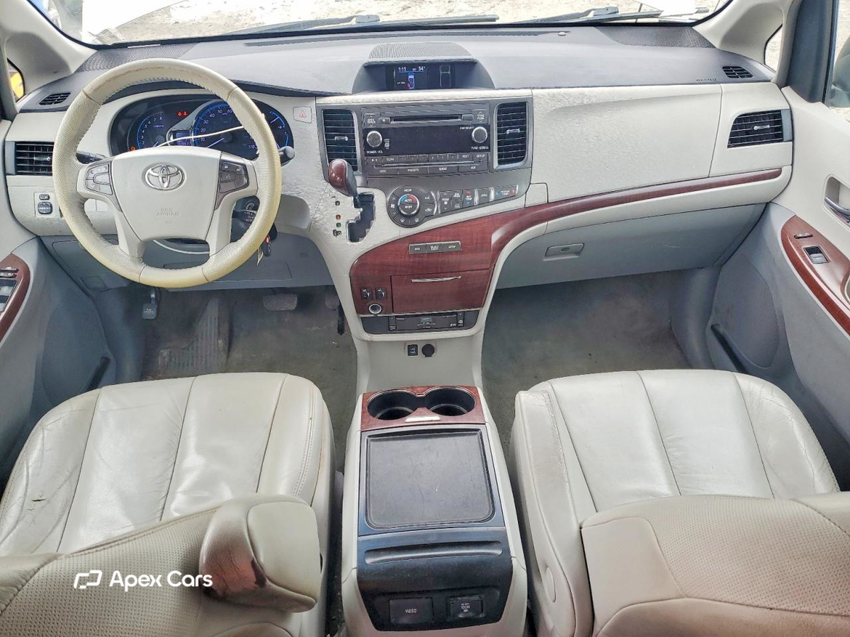 Toyota Sienna 2012
