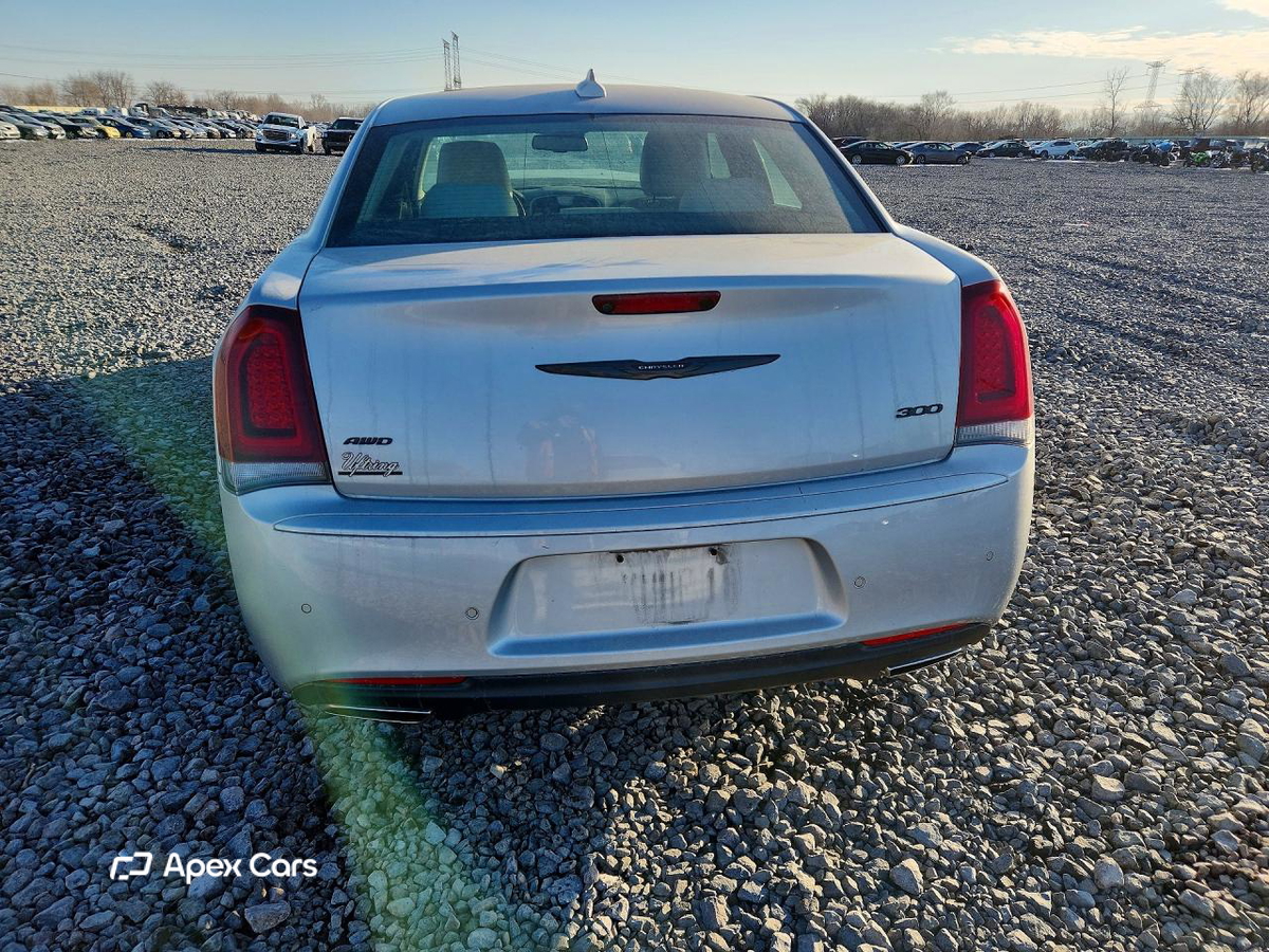 Chrysler 300 2022