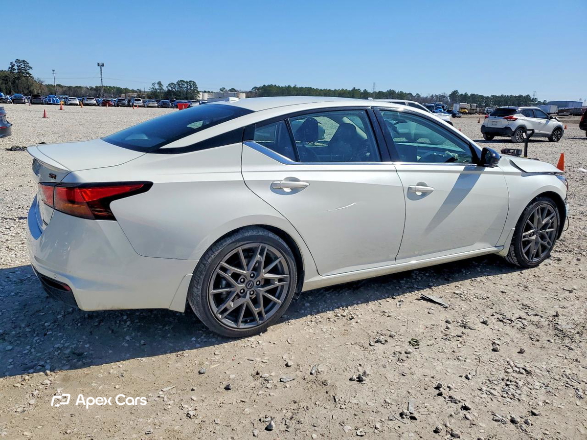 Nissan Altima 2024