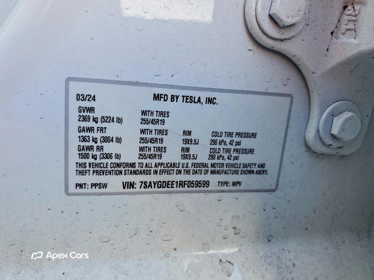 Tesla Model Y 2024