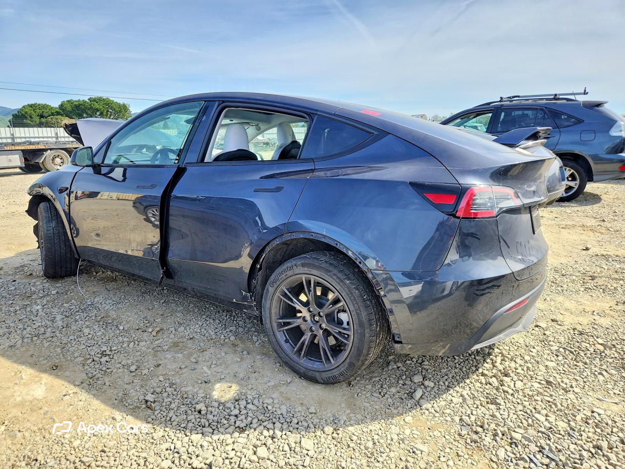 Tesla Model Y 2025