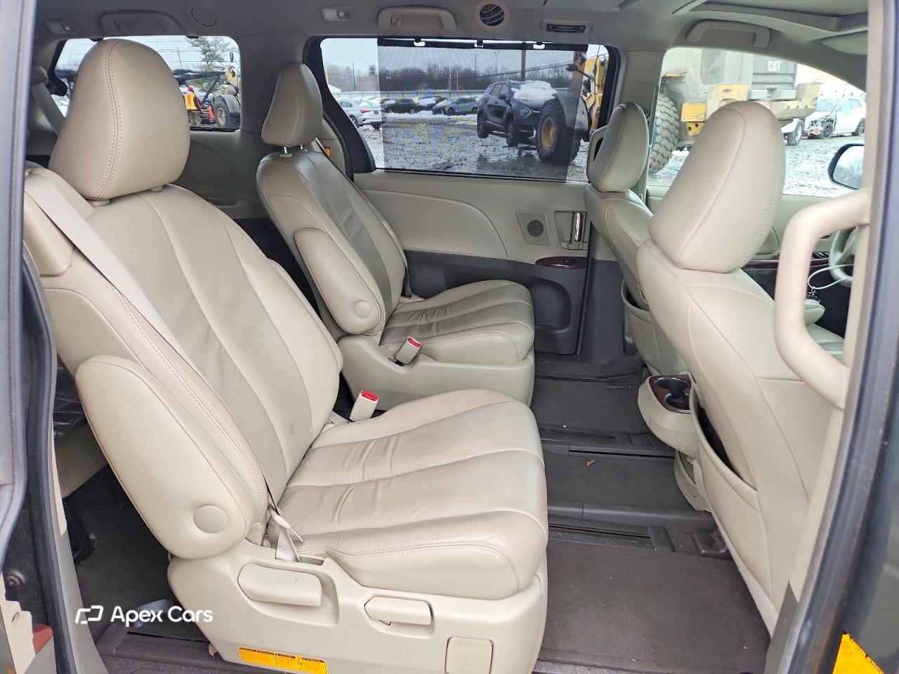 Toyota Sienna 2011