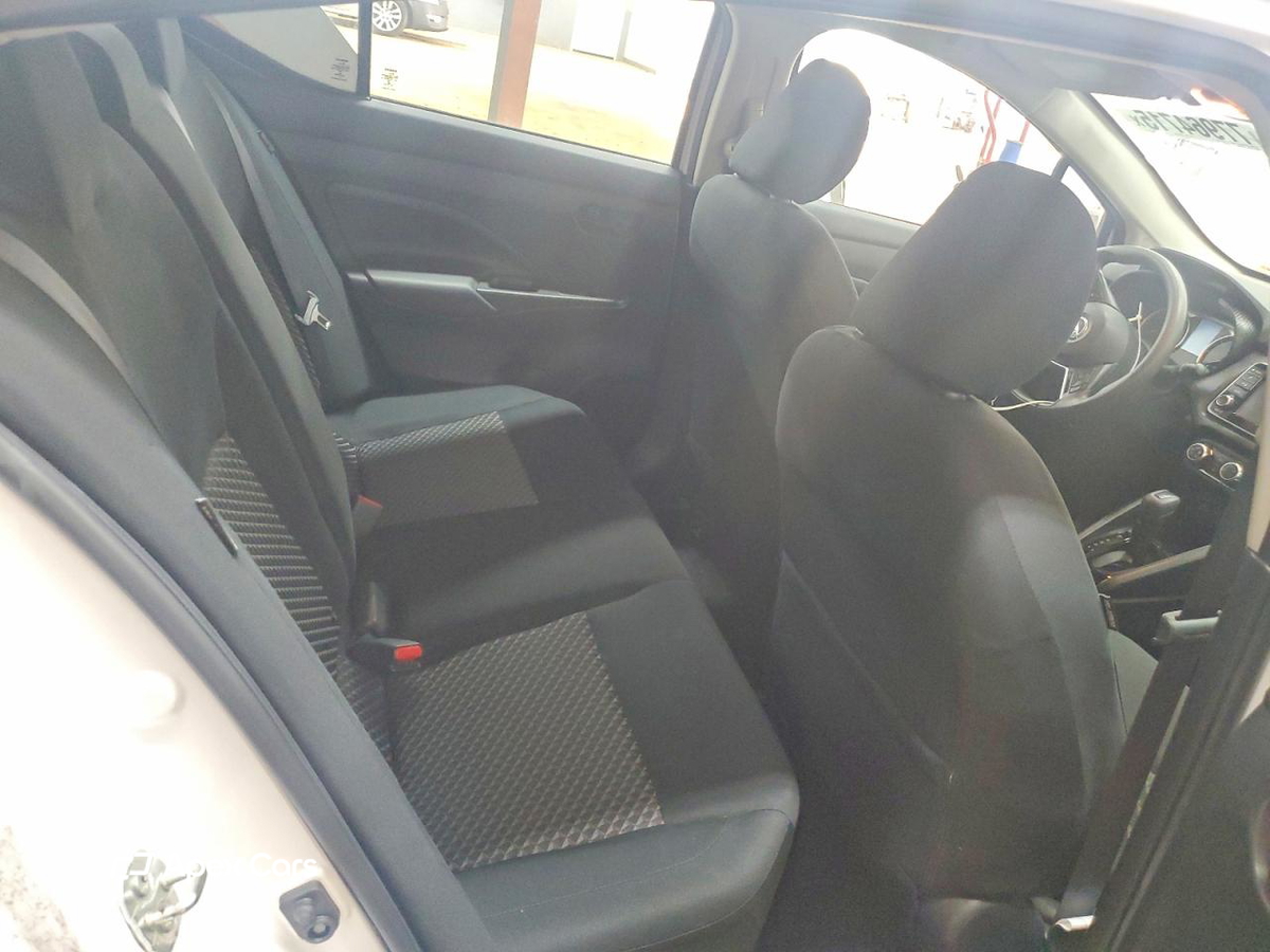 Nissan Versa 2021