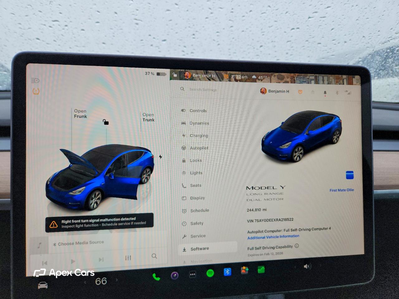 Tesla Model Y 2024