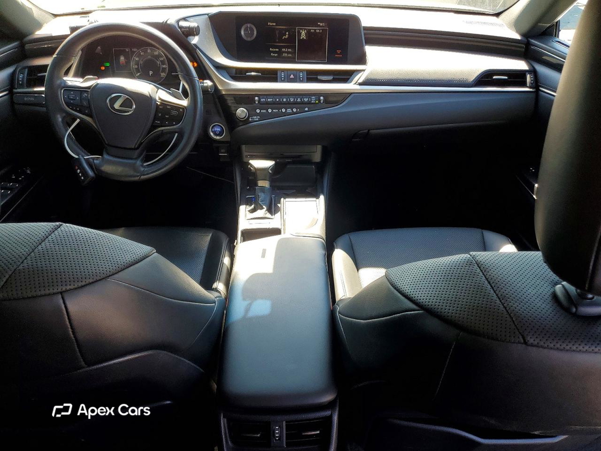 Lexus ES 2021