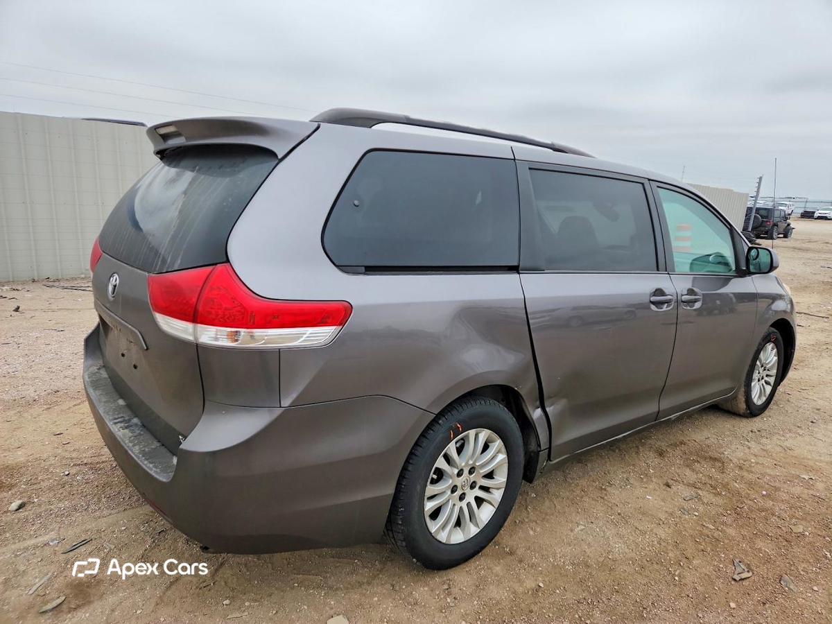 Toyota Sienna 2011