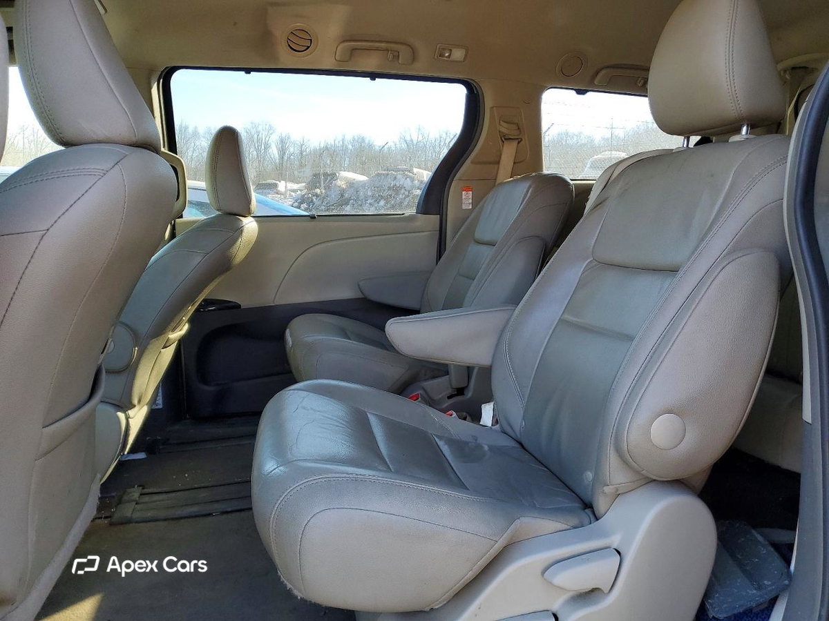 Toyota Sienna 2016