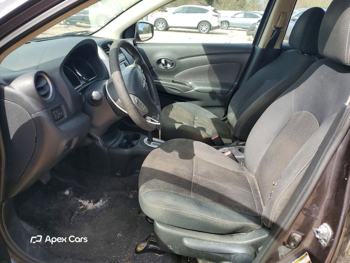 Nissan Versa 2015