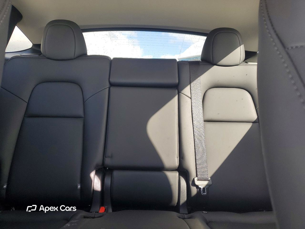 Tesla Model Y 2025