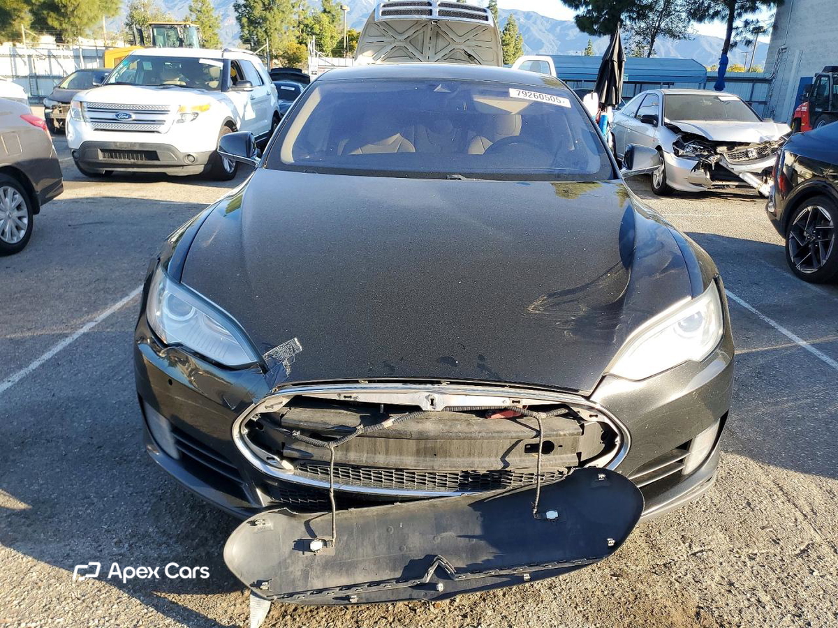 Tesla Model S 2015