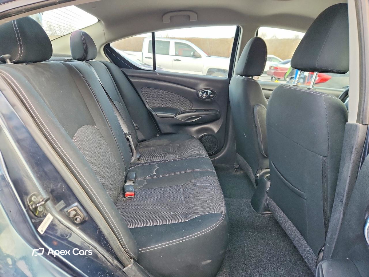 Nissan Versa 2015
