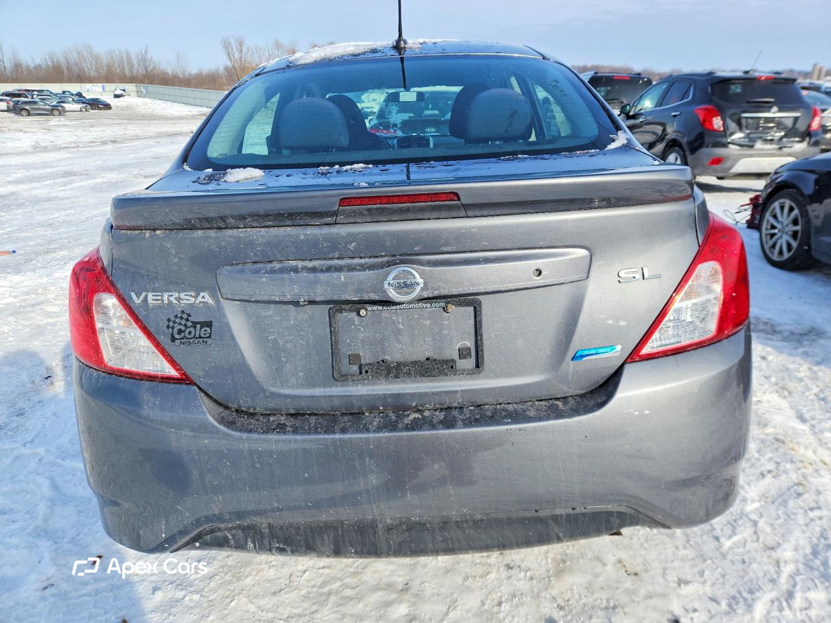 Nissan Versa 2016