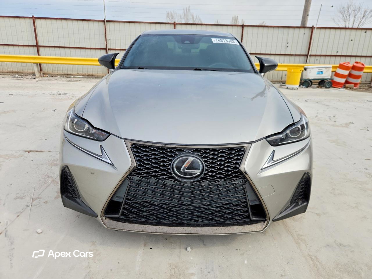 Lexus IS 2019