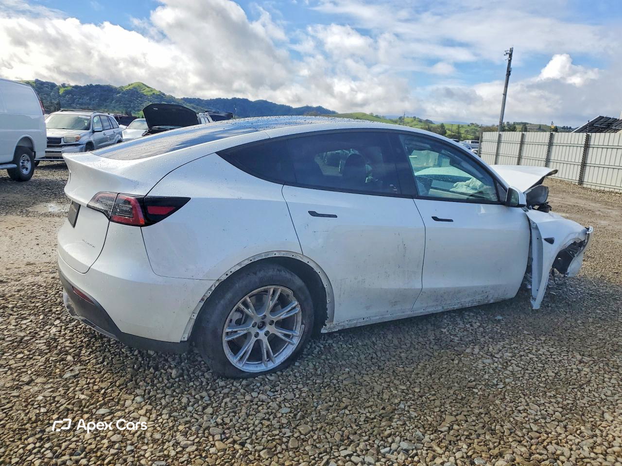 Tesla Model Y 2024