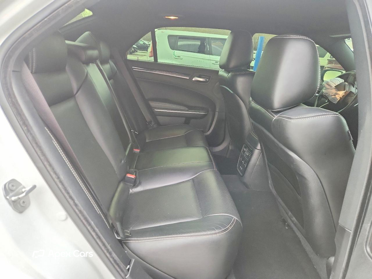 Chrysler 300 2022