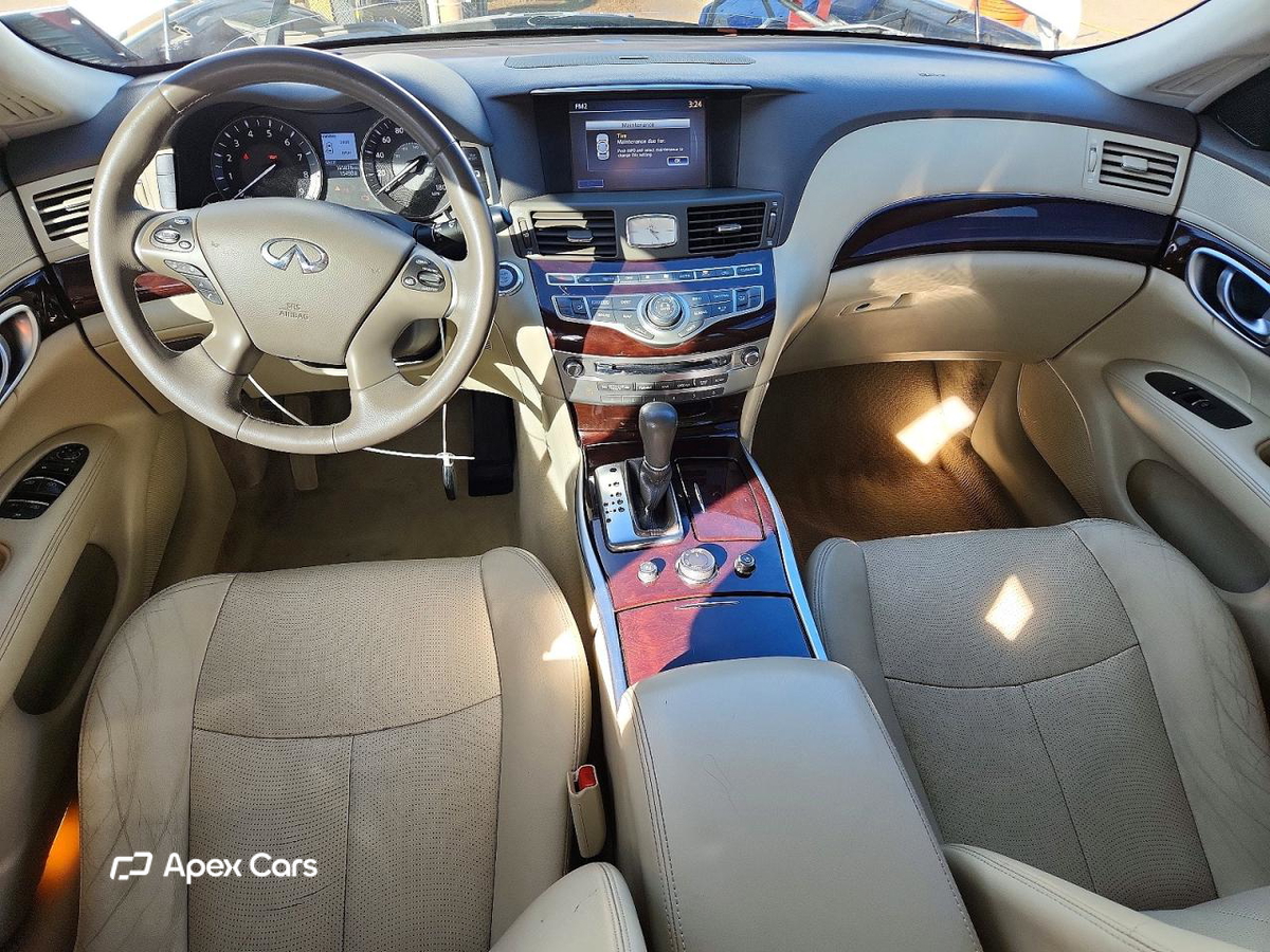 Infiniti Q70 2015