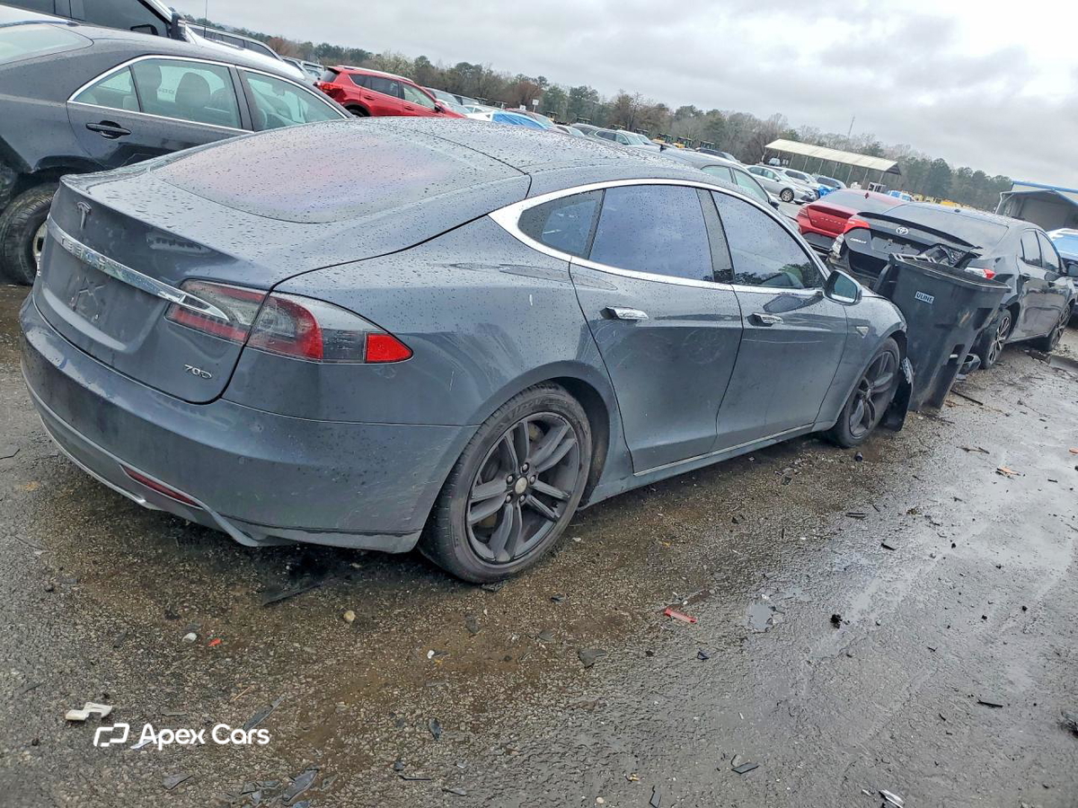 Tesla Model S 2015