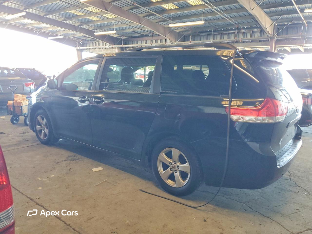 Toyota Sienna 2011