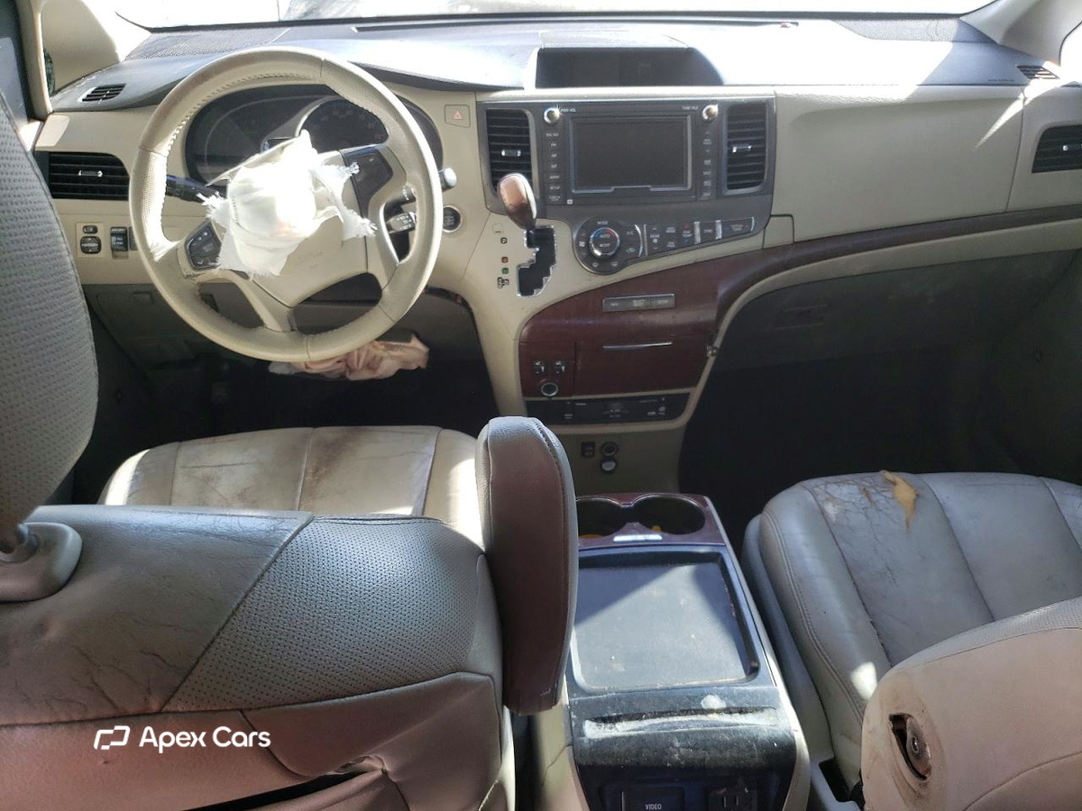 Toyota Sienna 2011