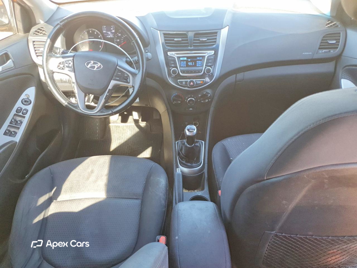 Hyundai Accent 2015