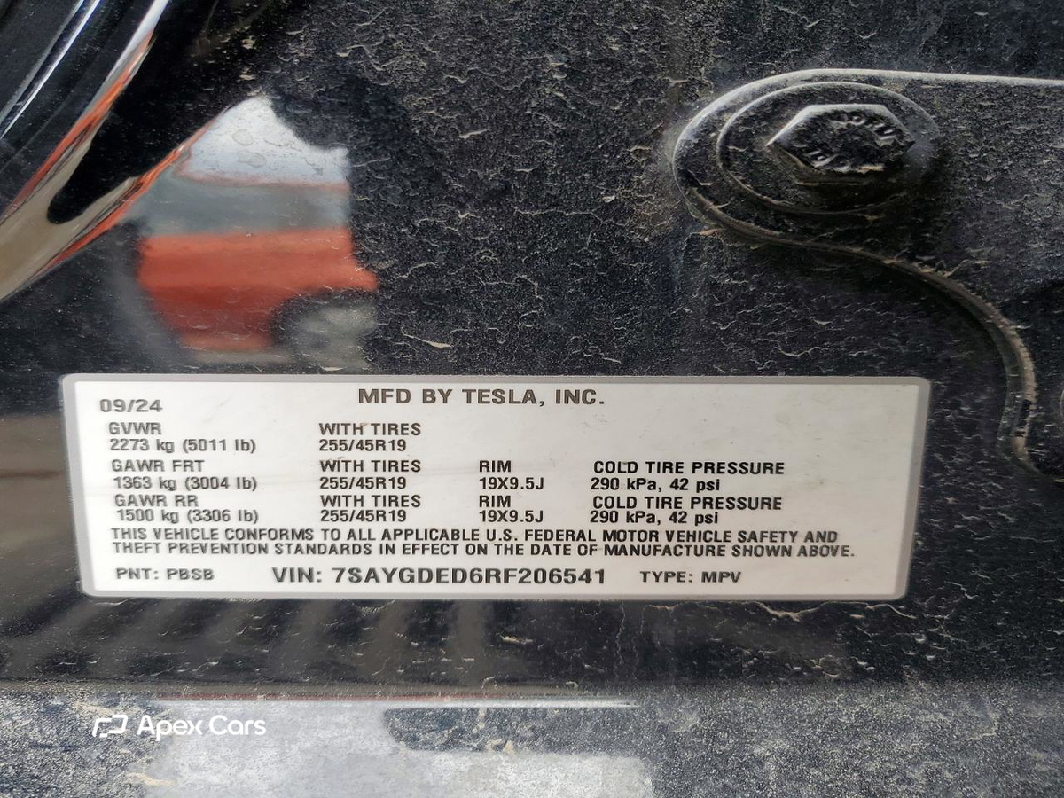 Tesla Model Y 2024