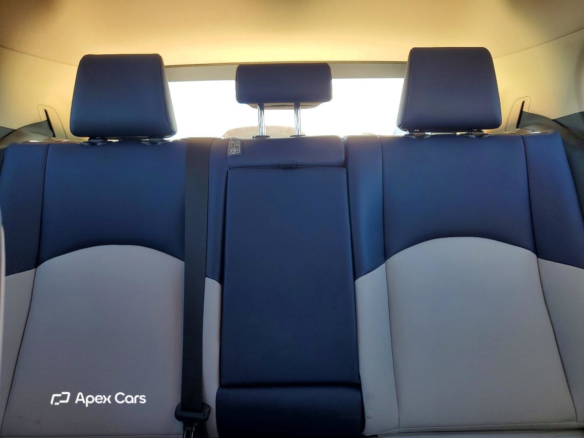 Lexus UX 2021