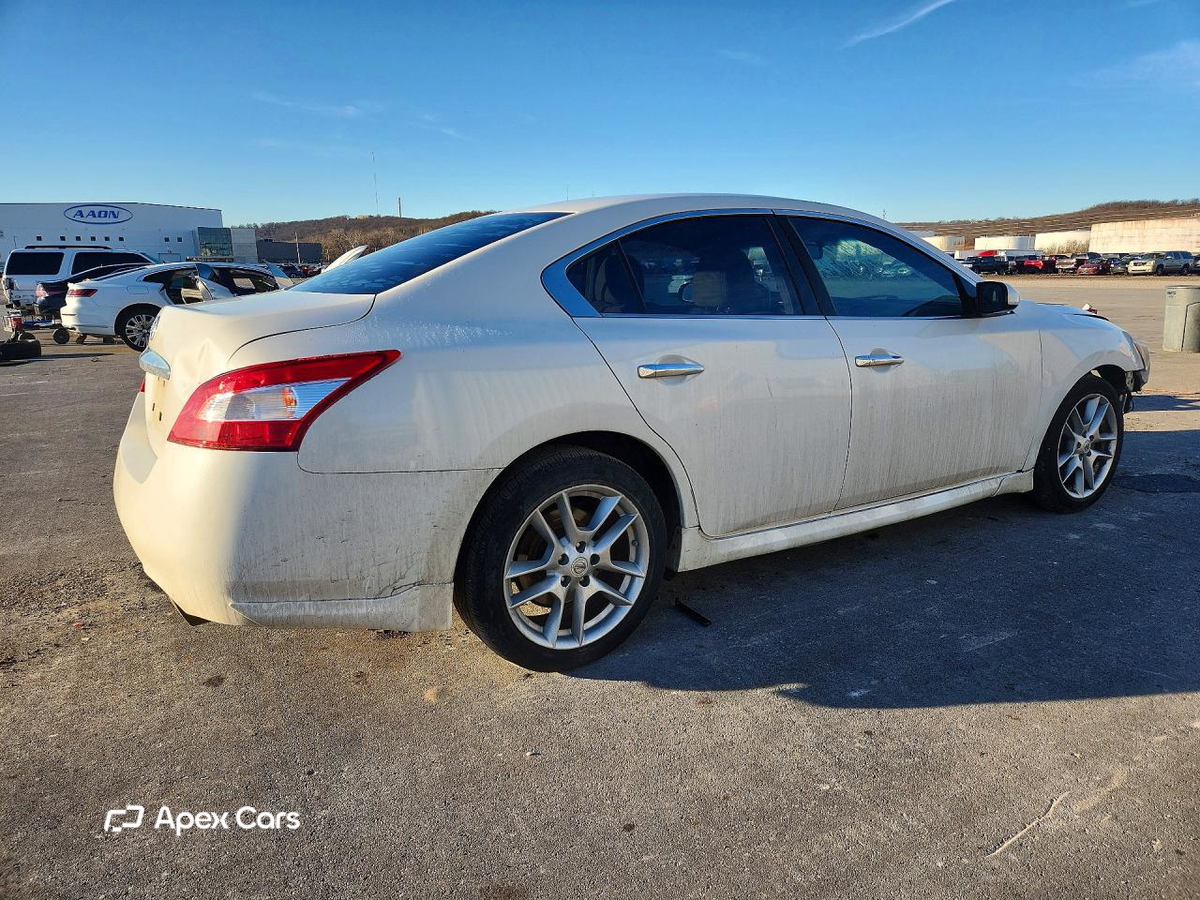 Nissan Maxima 2011