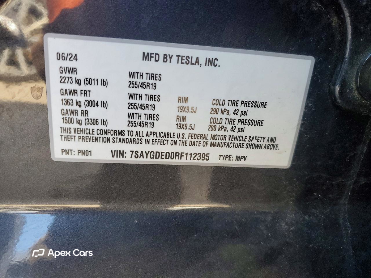 Tesla Model Y 2024