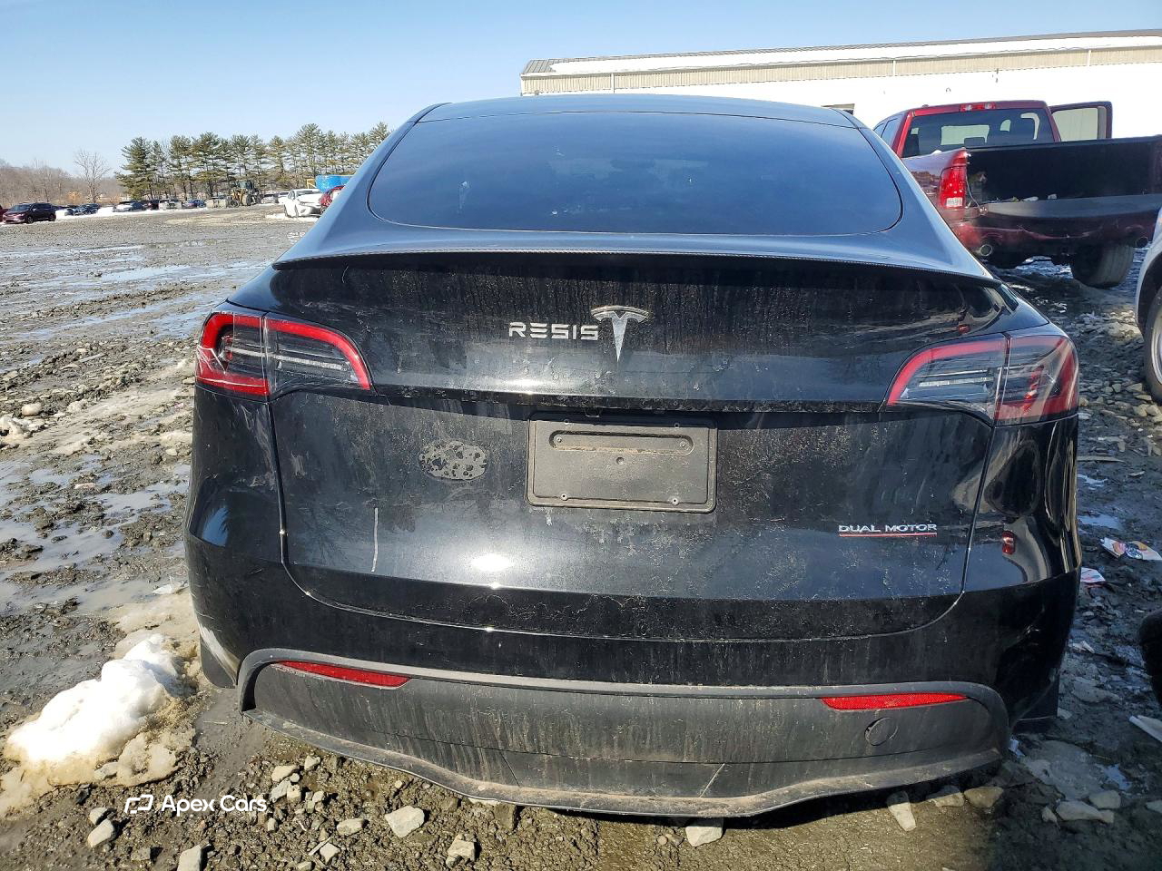 Tesla Model Y 2025