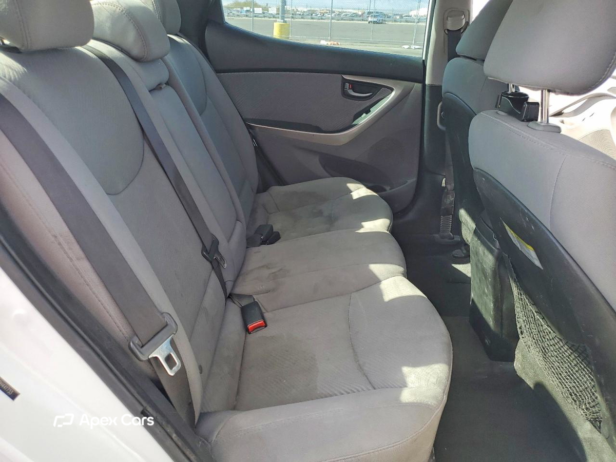 Hyundai Elantra 2013