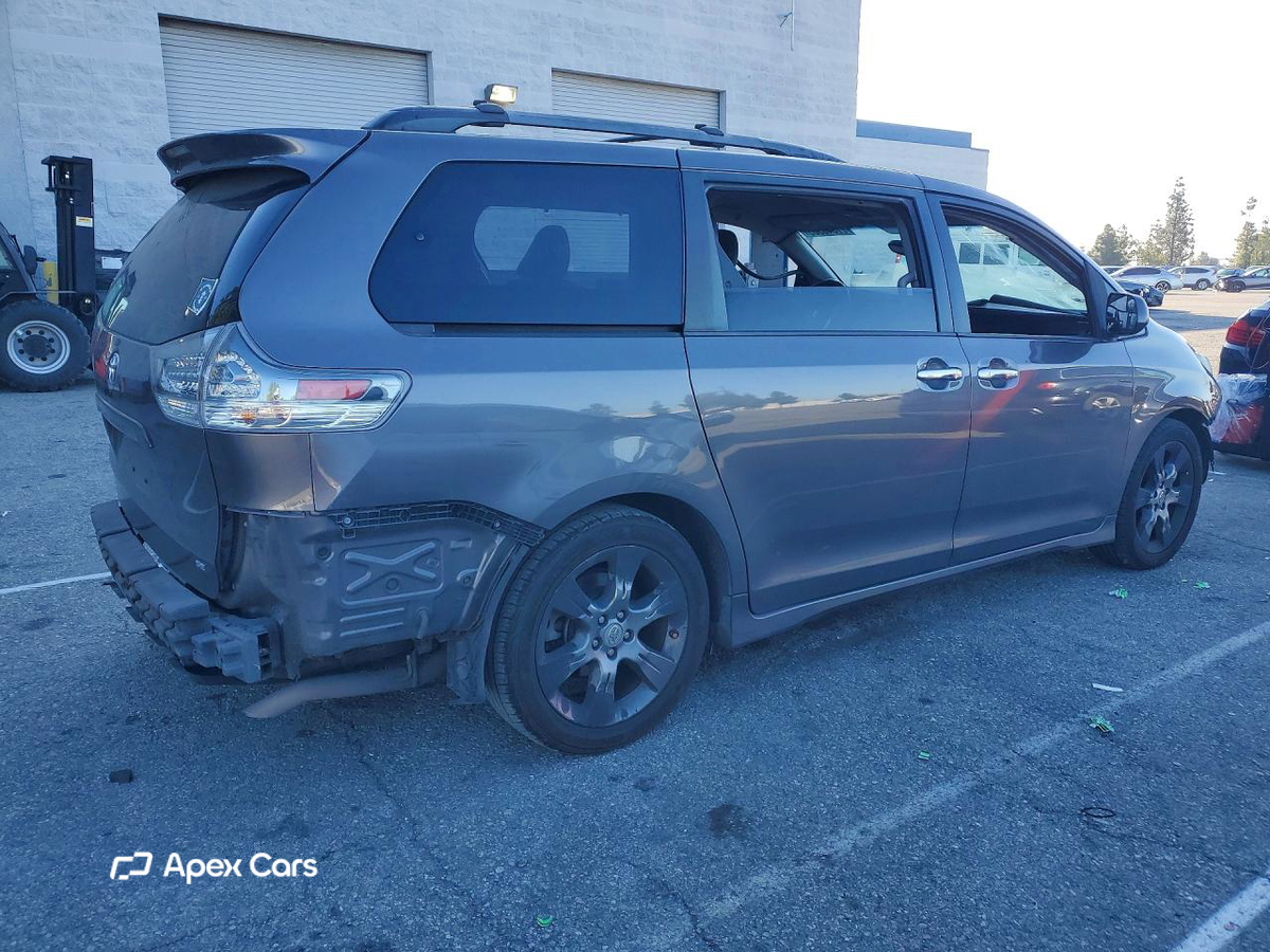 Toyota Sienna 2015