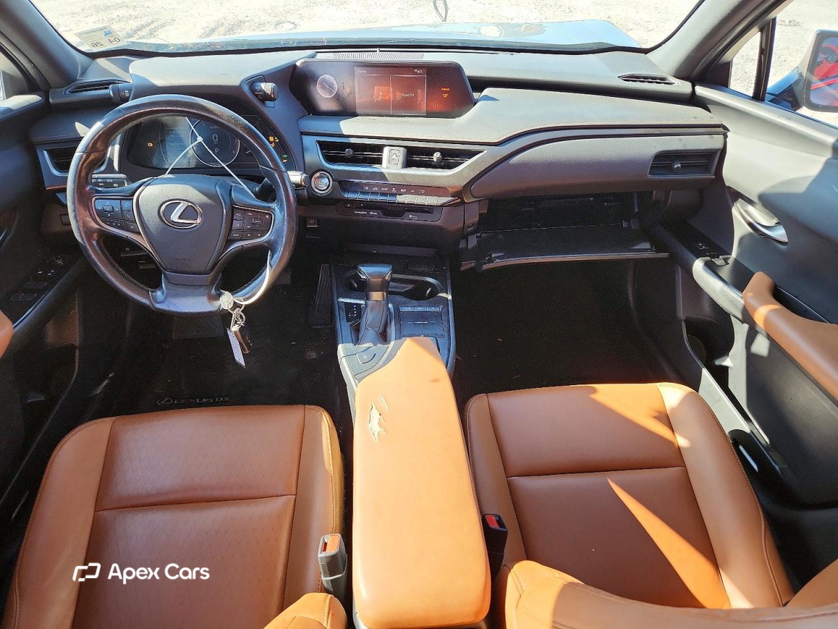 Lexus UX 2021