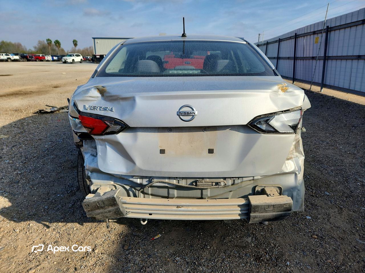 Nissan Versa 2021