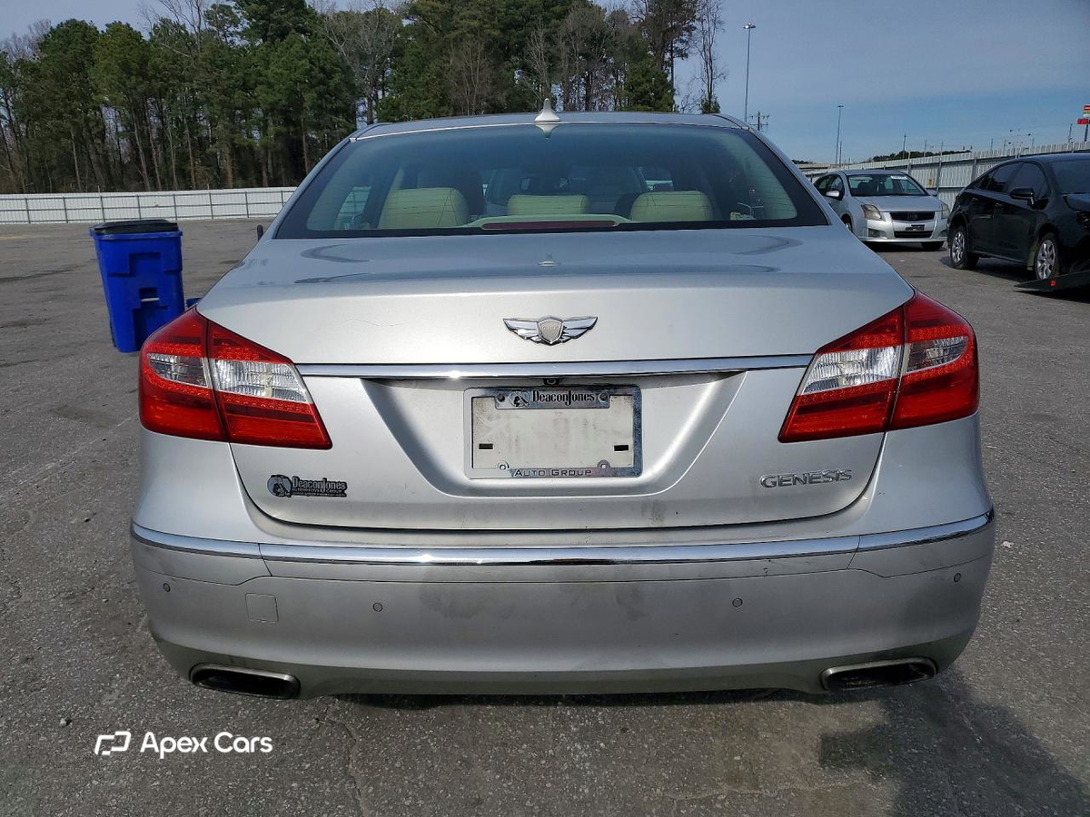 Hyundai Genesis 2013