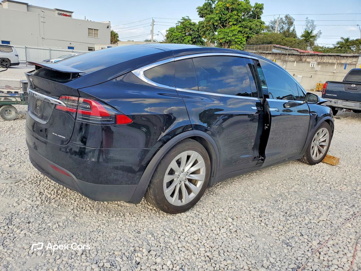 Tesla Model X 2019