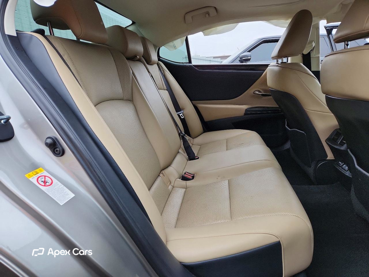 Lexus ES 2019