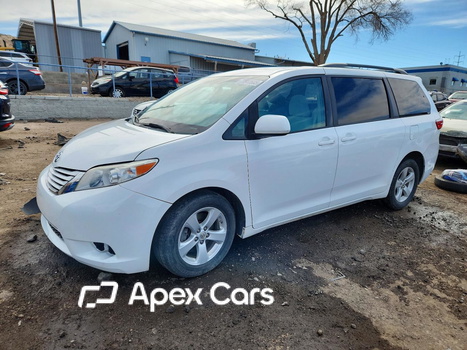Toyota Sienna 2015 - Image 1 of 14