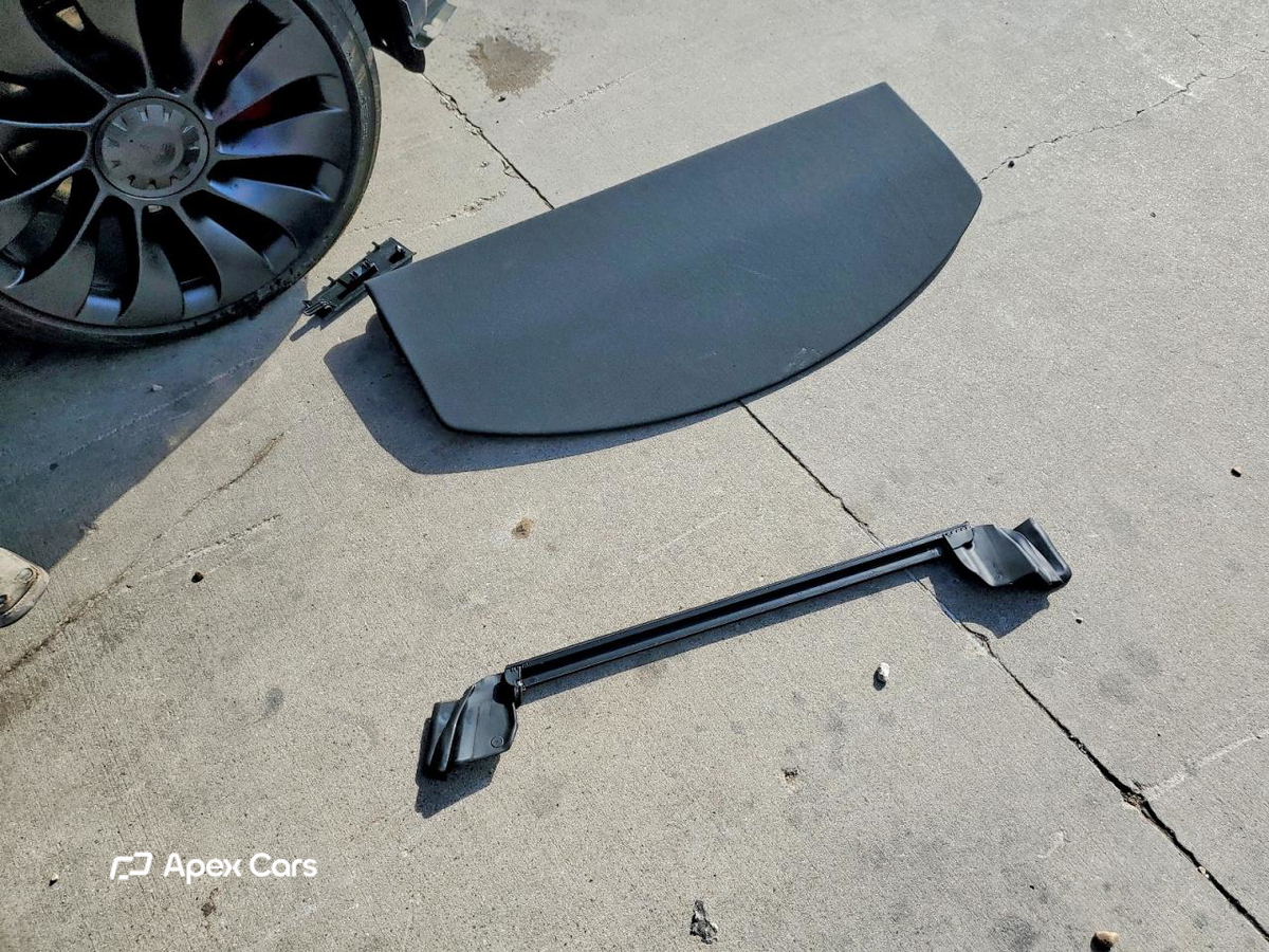 Tesla Model Y 2025