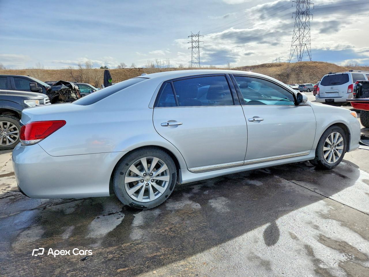 Toyota Avalon 2011
