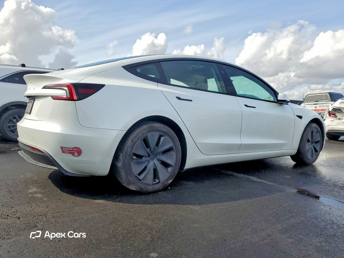 Tesla Model 3 2024
