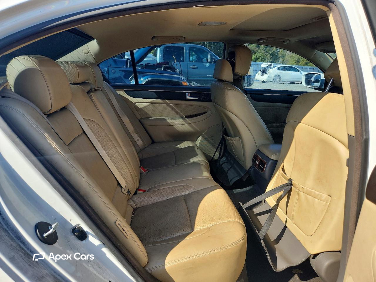 Hyundai Genesis 2013