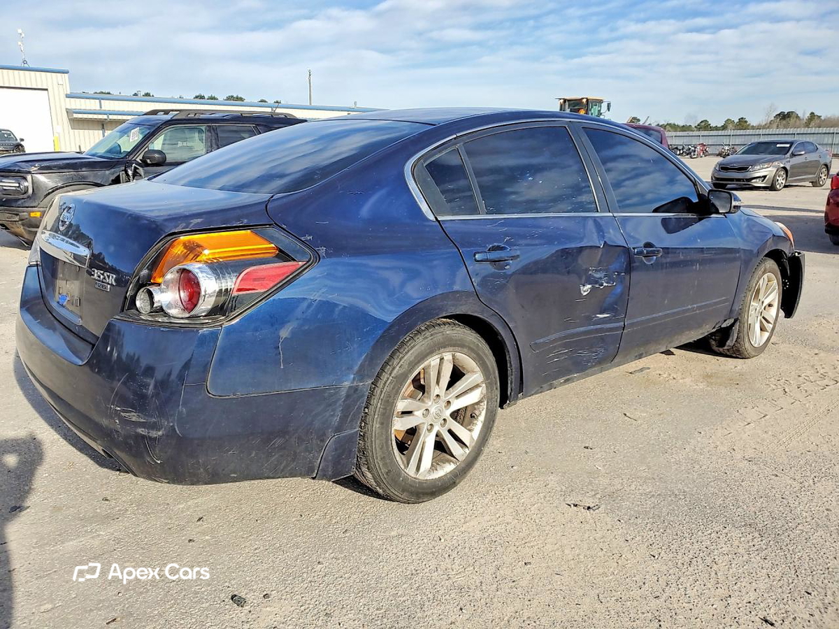 Nissan Altima 2010