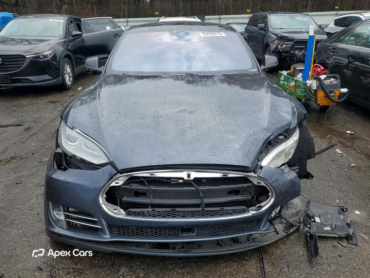 Tesla Model S 2015