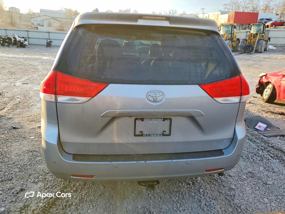 Toyota Sienna 2014